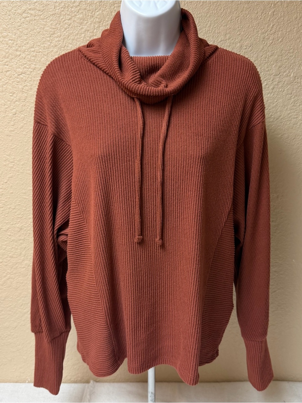 4/$20 Simply Vera Vera Wang Rust Cowl Neck Waffle Knit Pullover